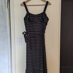 Banana republic dress with wavy skirt and neckline